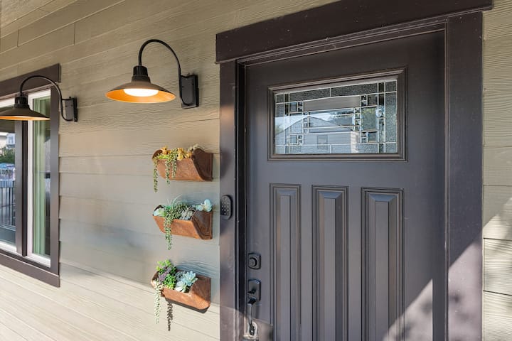 Walk Everywhere 4br | Kitchen, Laundry, Monthly - Spokane, WA