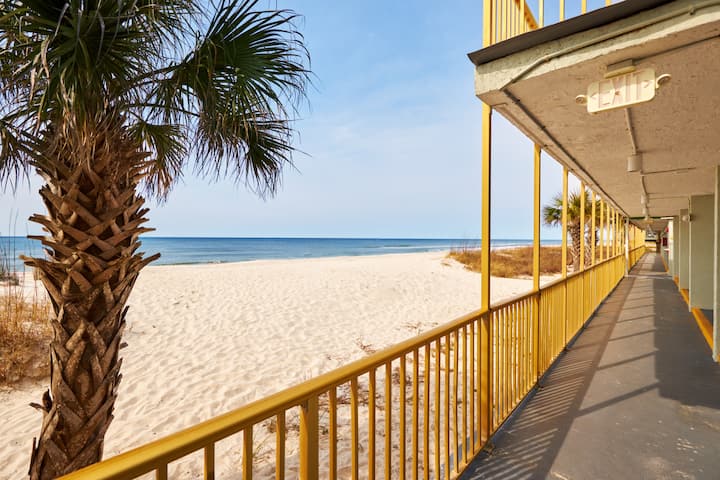 Walk To The Beach 2 Queens W/kitchenette + Pool - Panama City Beach, FL