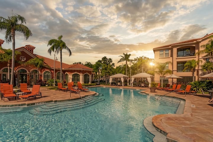 Coastal Cove | Luxury Gated Resort Living - クリアウォーター, FL