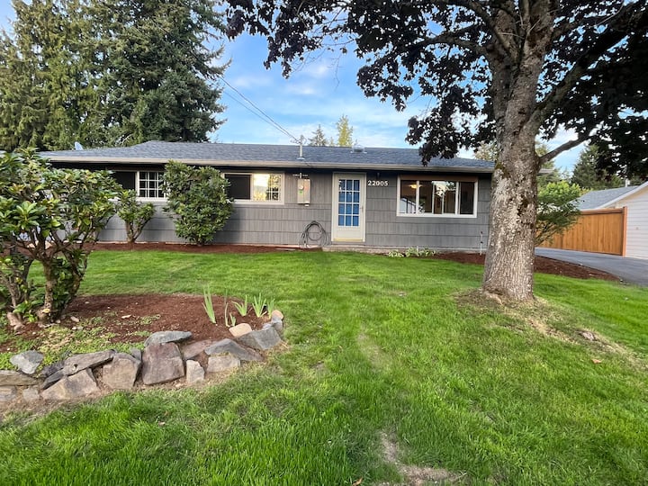 Awesome Little House - Mountlake Terrace