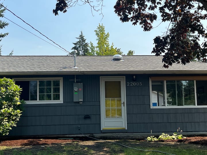 Awesome Little House - Mountlake Terrace, WA