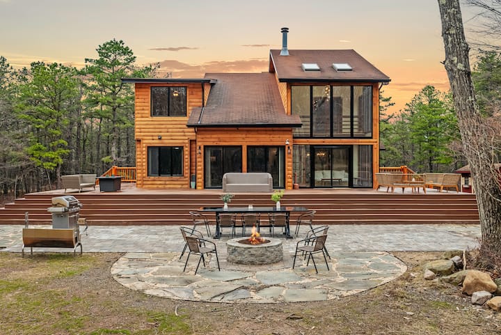 Poconos Lodge Private Trail + Fire Pit + Views - Pocono Lake