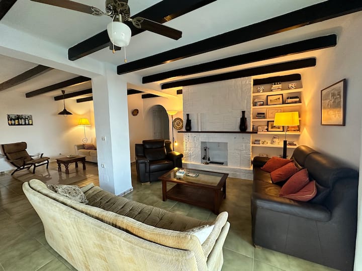 Oasis, A Rustic Getaway Amidst Flowers And Views - Benalmádena