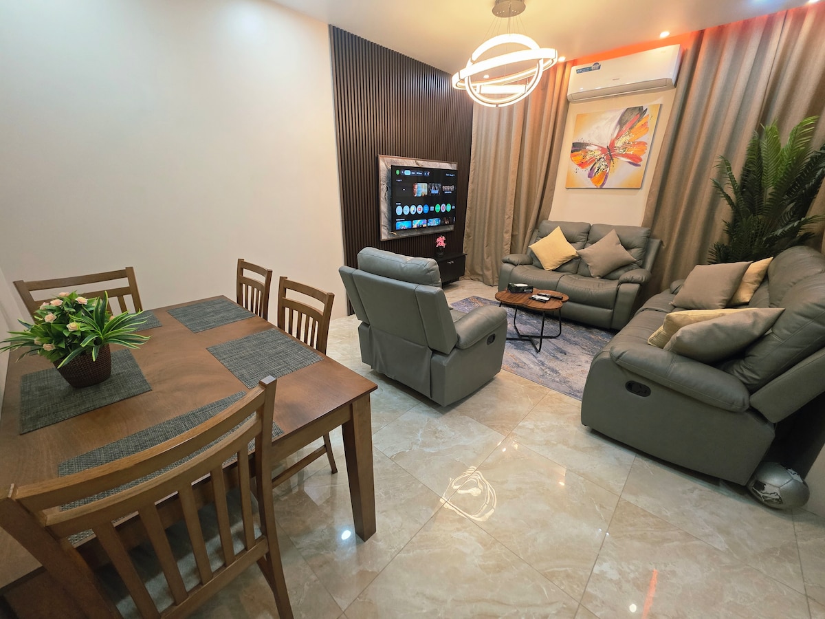 New 2 Master BR + Lounge