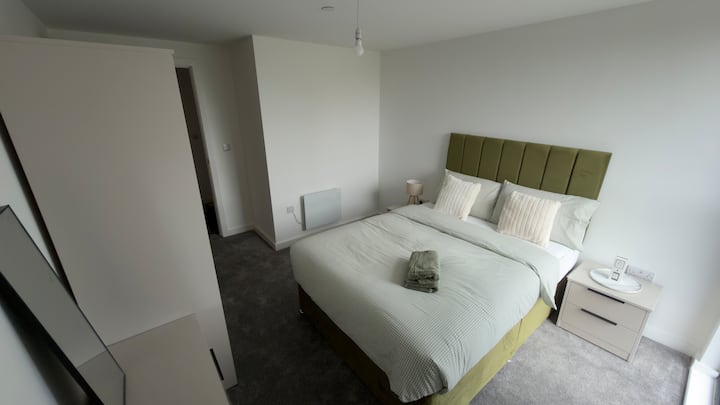 Salford 2-bed Flat With Balcony, Ps4 And Snacks! - ソルフォード