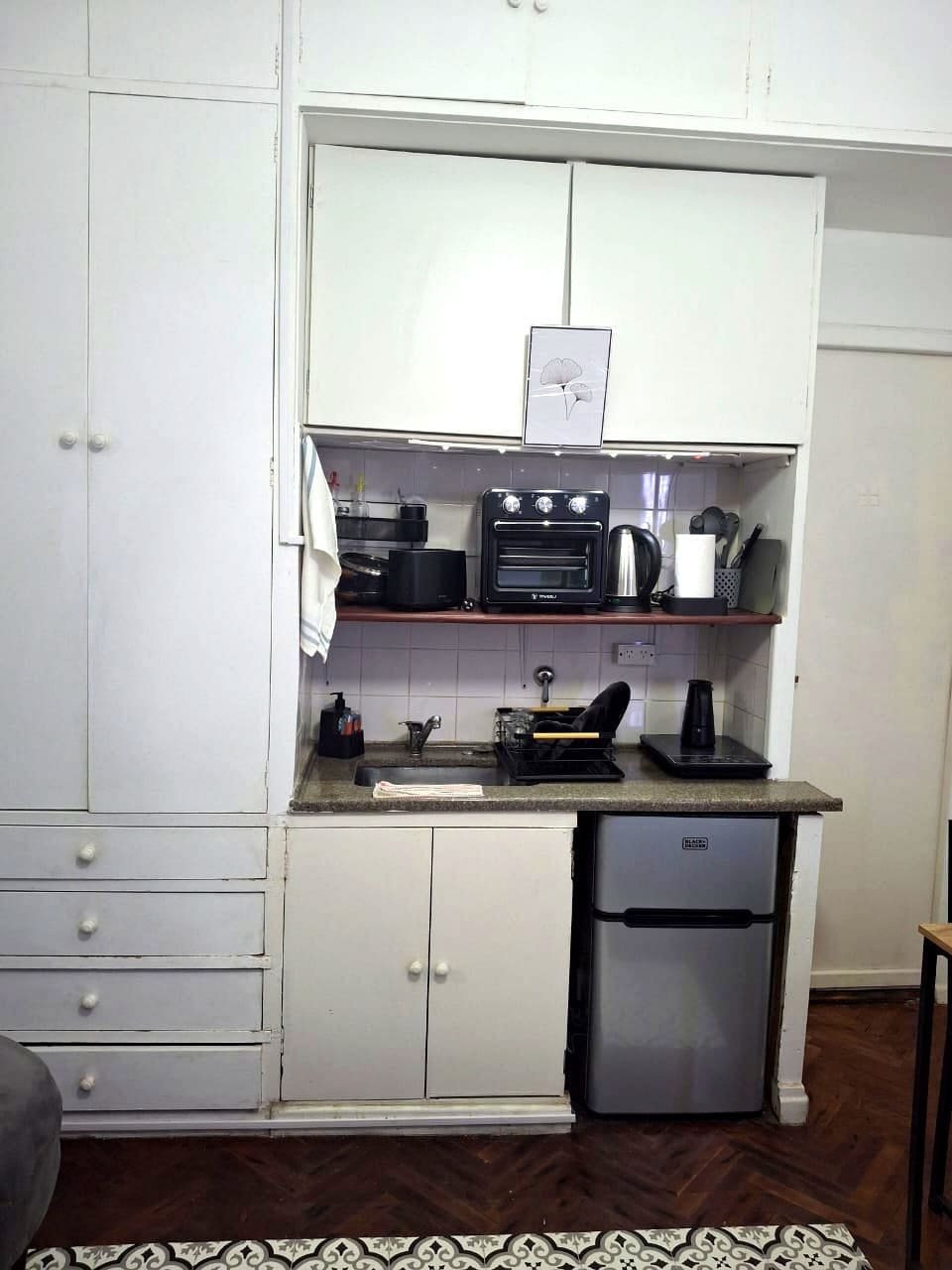 Studio con cocina compacta