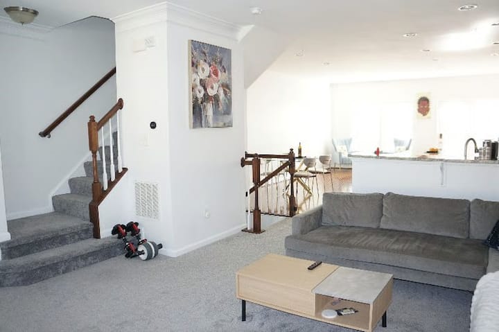 5br Hidden Paradise  Glen Burnie, Md - Glen Burnie, MD