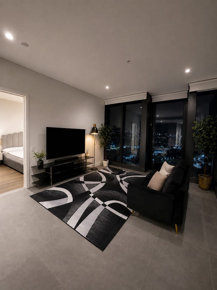 Top Floor Luxurious City View In Olympic Park - Parramatta
