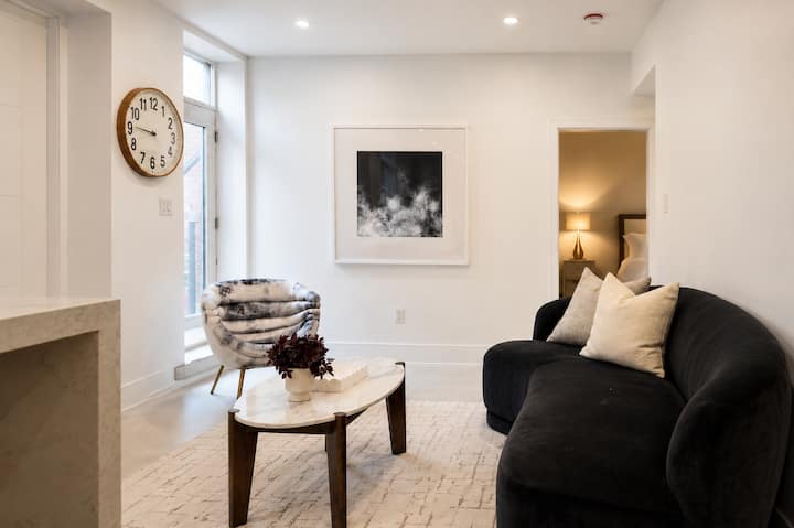 Modern 2br/2ba Oakville Apartment With Flex Space - オークビル