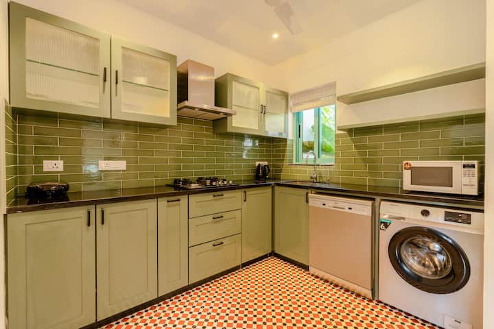 Full kitchen image 1