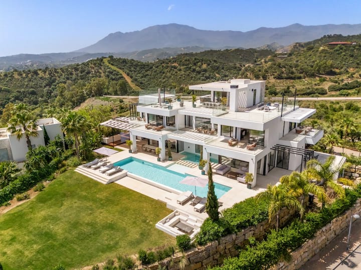 Luxury Sea View Villa Rental, Hotel-style Services - Manilva
