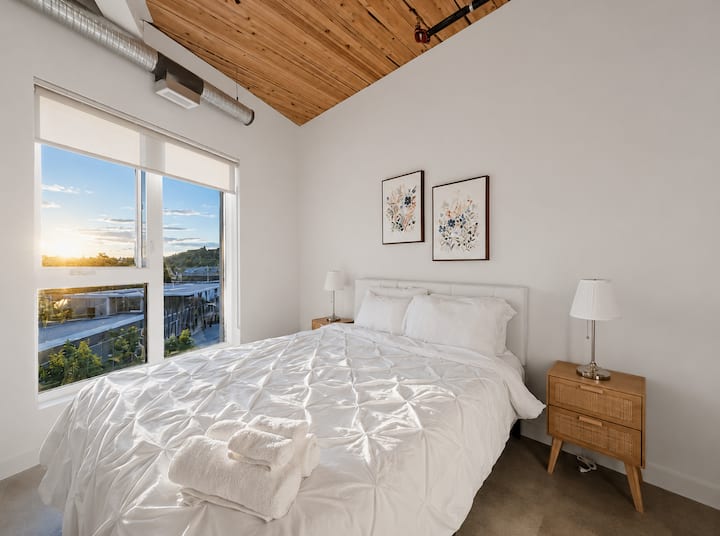 Riverside Retreat | Sauna  East Village - Canada