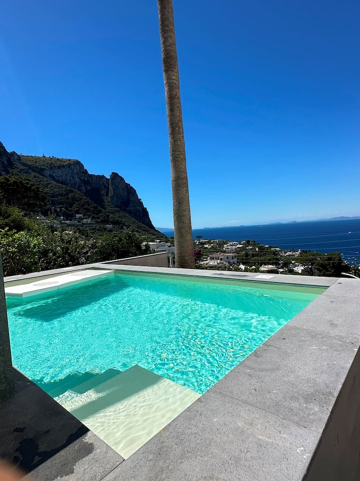 J.j. Capri 
Un Oasi A Pochi Passi Dalla Piazzetta - Capri