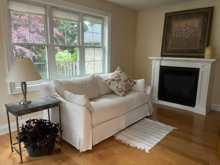 Executive Cottage | Downtown In 20 | Close To Lake - Mississauga