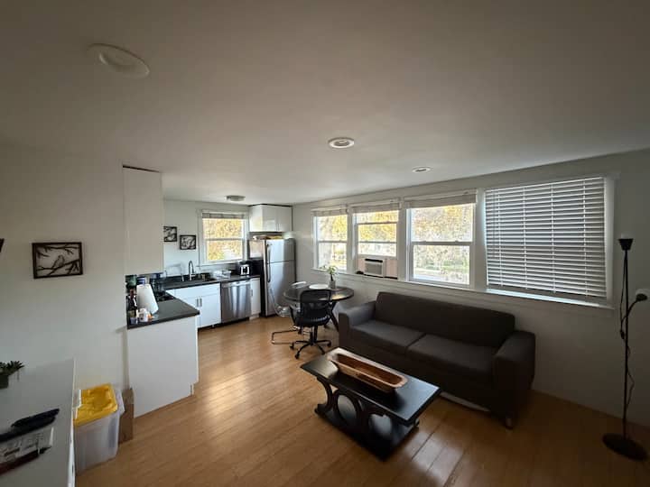 Cozy Apartment With Ample Natural Light. - 멘로파크