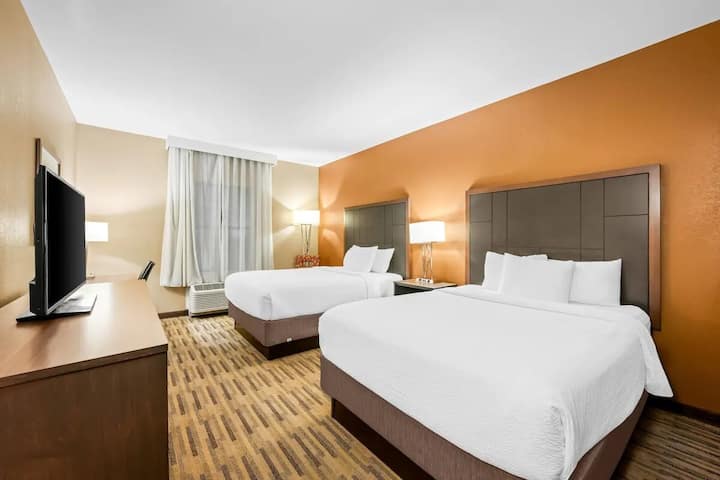 La Quinta Boone | 2 Queen | Free Parking - Boone, NC