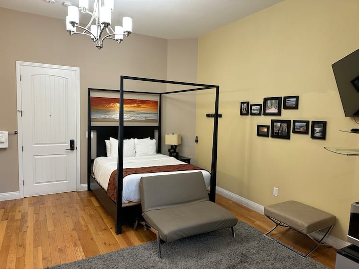 Rio Vista Inn & Suites Room 2 - Victorian Retreat - Santa Cruz, CA