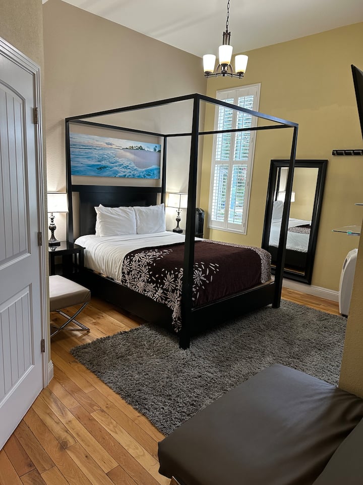 Rio Vista Inn & Suites Room 3 - Victorian Retreat - Santa Cruz, CA