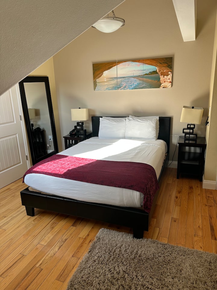 Rio Vista Inn & Suites Room 9 - Victorian Retreat - Santa Cruz, CA