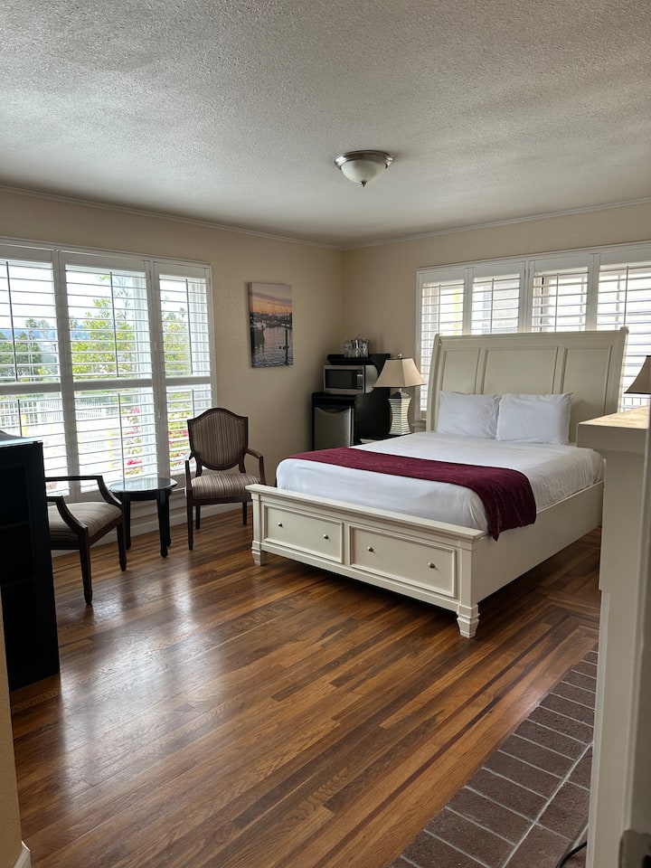 Rio Vista Inn & Suites Room 14 - Victorian Retreat - Santa Cruz, CA