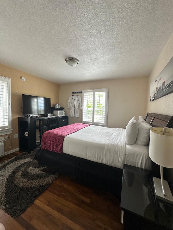 Rio Vista Inn & Suites Room 15 - Victorian Retreat - Santa Cruz, CA