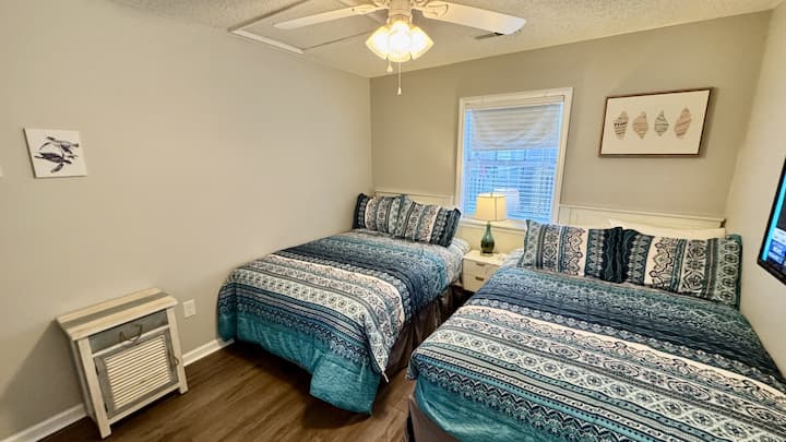 ocean-lakes-beach-house-two-full-size-beds