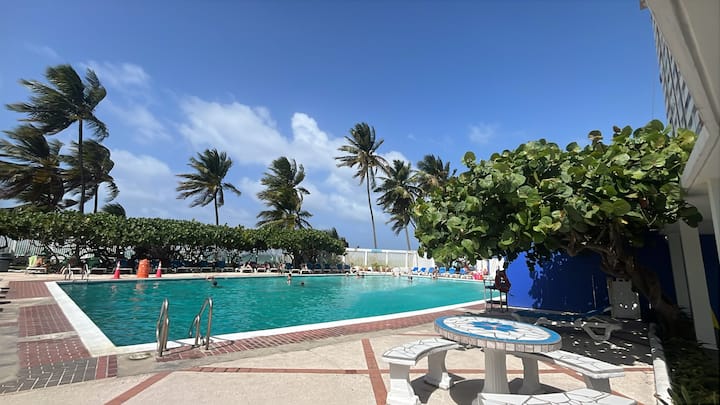 *Hermosa Cabaña Estudio Con Piscina Y Vista Al Mar - San Juan, Puerto Rico