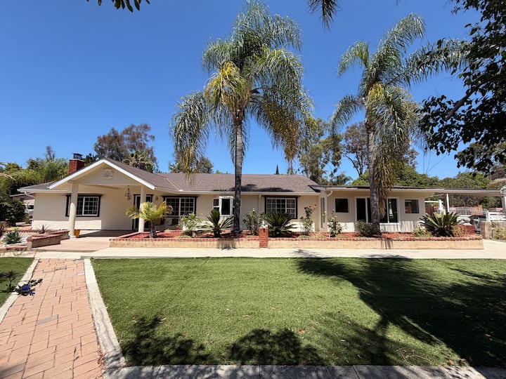 Gated Encinitas Home | Private & Spacious - エンシニータス, CA