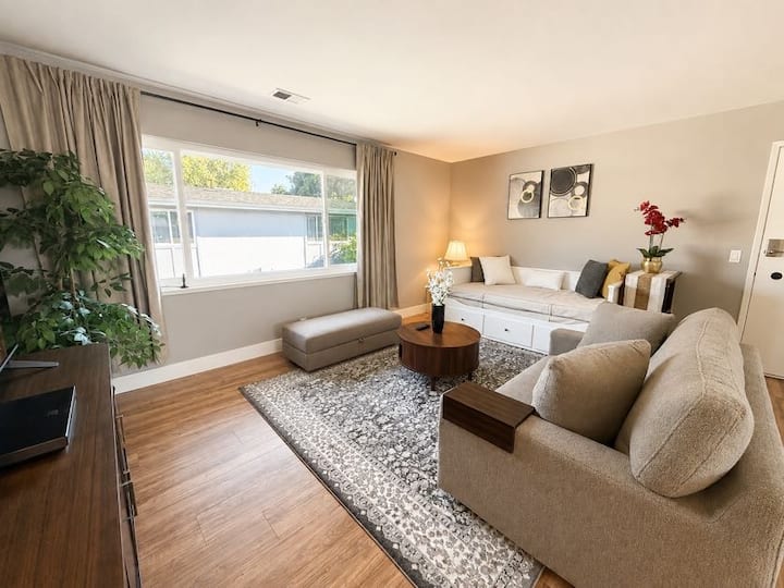 Modern San Mateo Home | Near Sfo & Downtown - San Mateo, CA