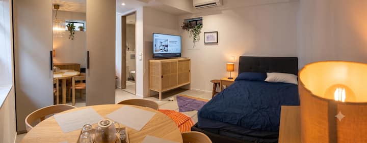 Tranquil Designer Oasis W/ Private Outdoors - Sheung Wan