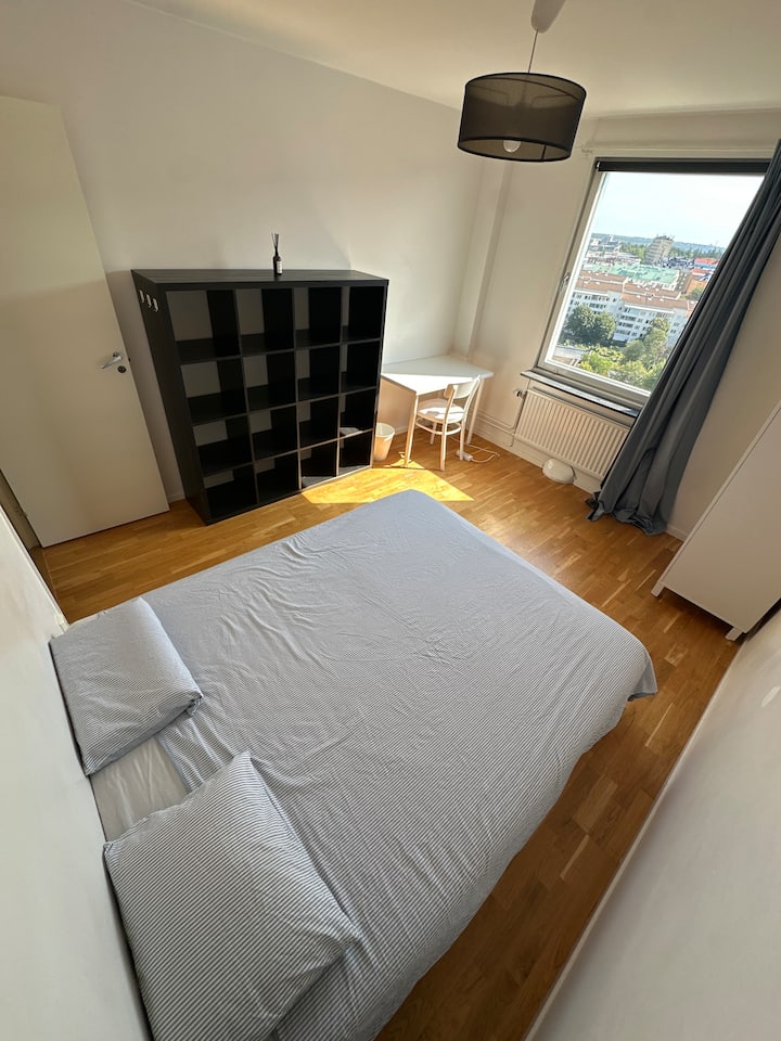 Private Room Near Mall Of Scandinavia - Stockholm