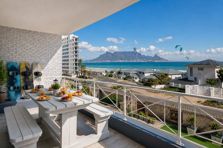 Luxury 3-bedroom Apartment In Blouberg With Ocean - Parklands