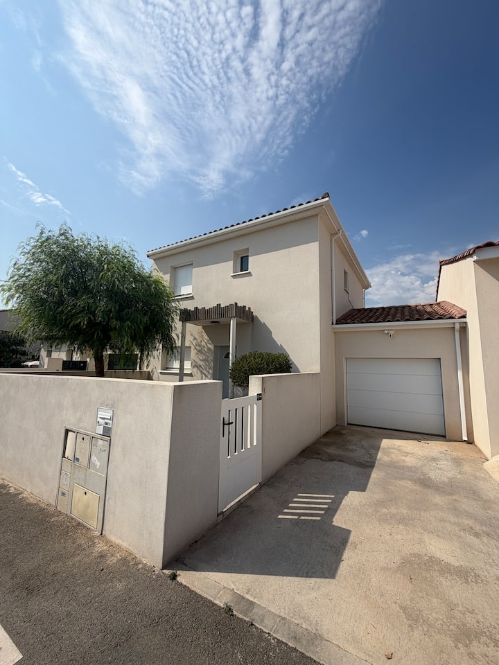 Maison Avec Piscine Et Extérieur - Béziers