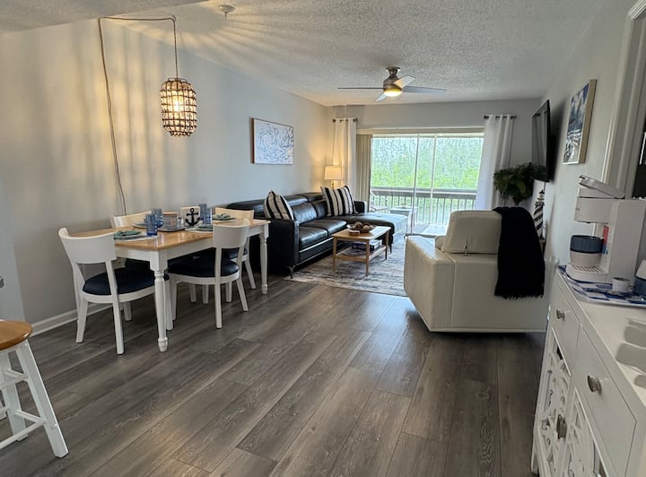 Top-floor Waterfront Condo Getaway - Punta Gorda, FL