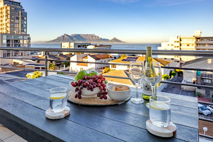 Bahari Beachfront Apartment~ocean & Mountain Views - Parklands