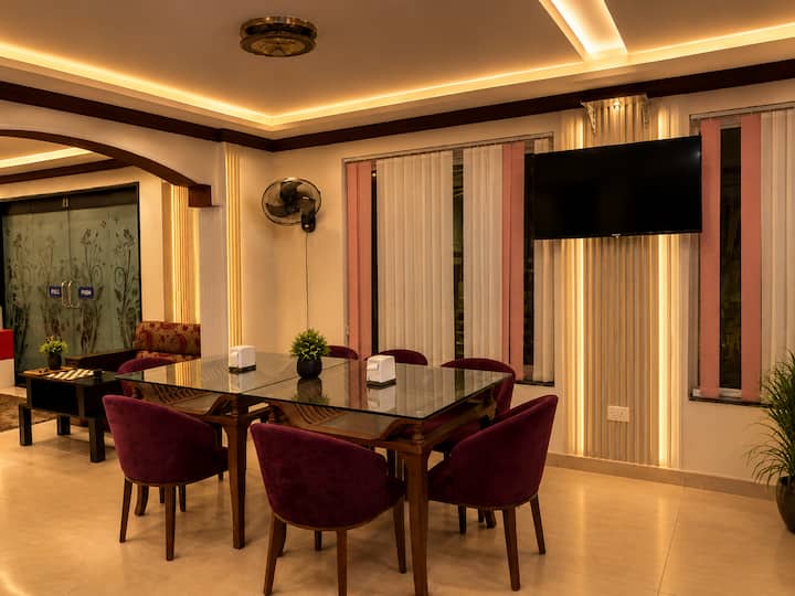 Dining area image 1
