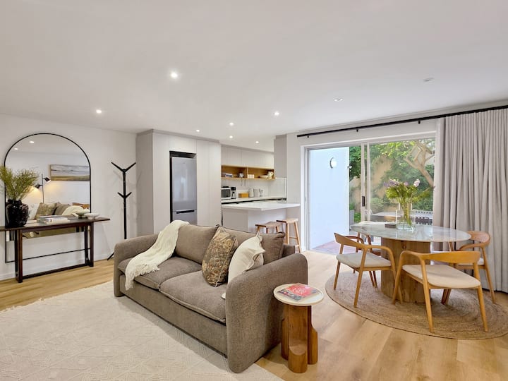 Chic & Elegant 3 Br | Stylish, Spacious & Central - Stellenbosch
