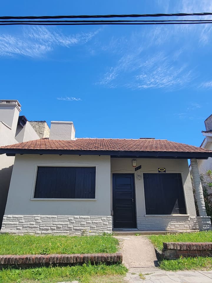 Chalet Tres Habitaciones Para Seis Personas - Pinamar