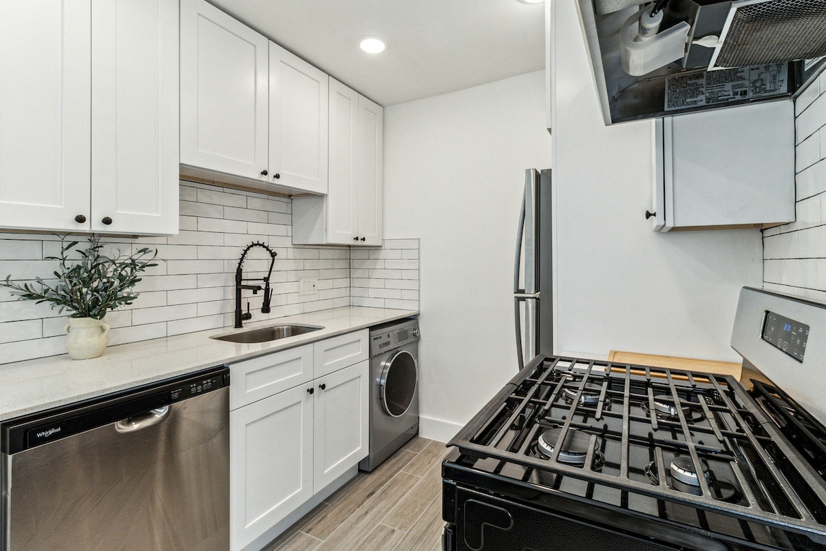 Modern Stay Near Downtown, Airport & Tech Hubs