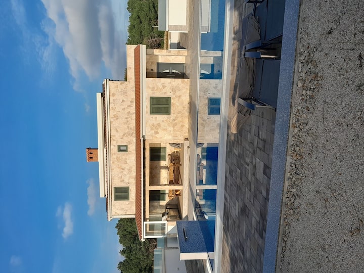 Charmant Appartement De 2 Chambres Avec Vue Impren - Vir