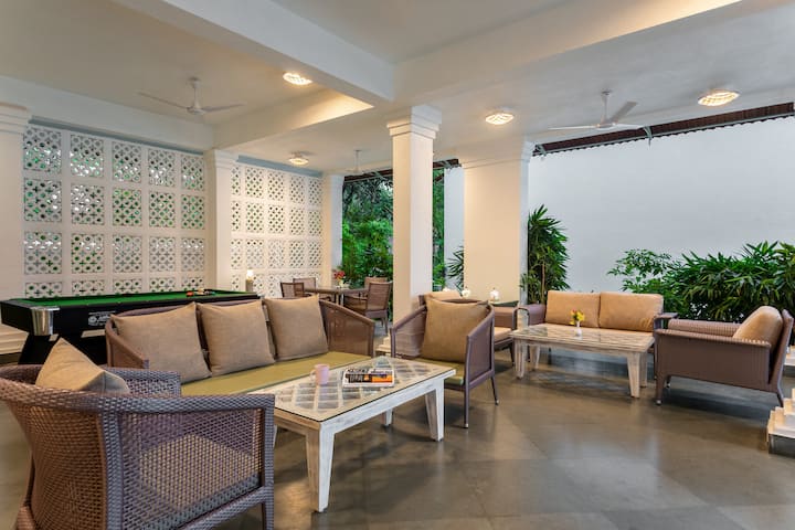 Living room image 6