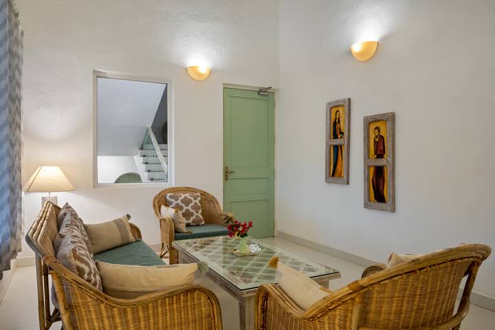 Living room image 3