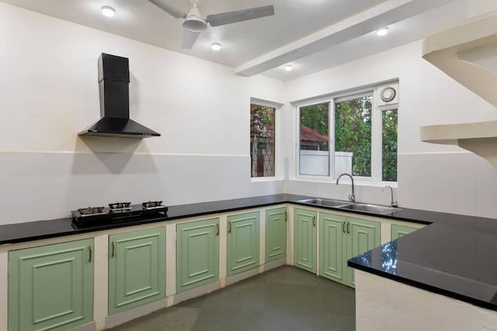 Full kitchen image 1