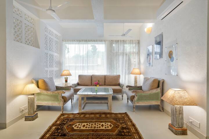 Living room image 10