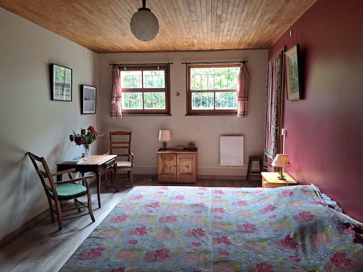 Chambre à Yvoire, Avec Bureau Et Terrasse Vue Lac. - 이보이레