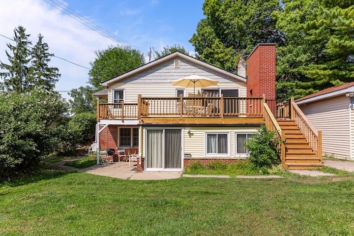 Lakehouse Retreat In South Lyon Near Ann Arbor - Brighton, MI