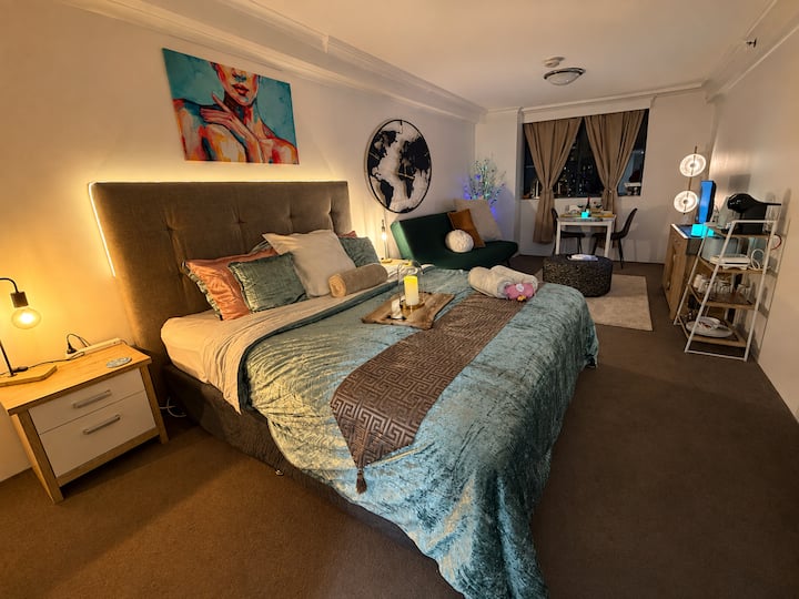 Where Comfort Meets Radiance With Pool, Spa & Gym - Sydney central station