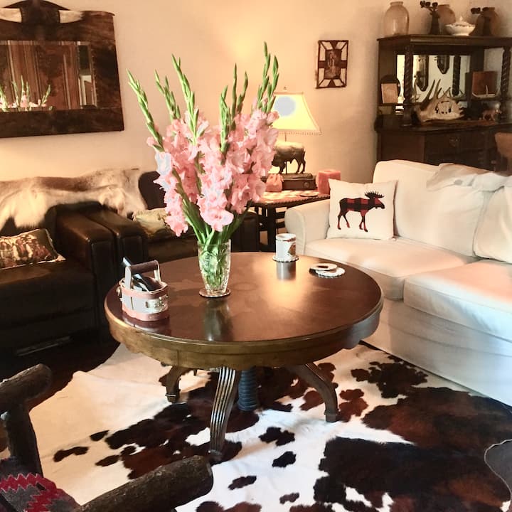 Lovely Furn., Eqpd Gr Fl 1 Bd Apt, Great Location - Collingwood
