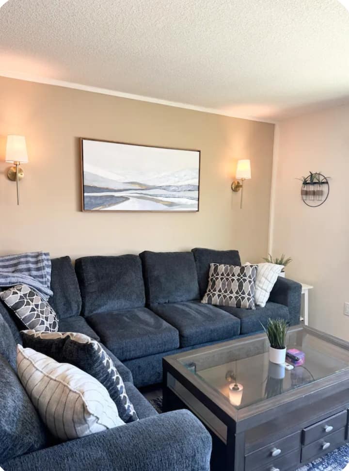 Cozy/central Get Away Between La And Orange County - Downey, CA