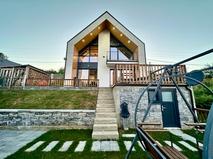Modern Cabin With Stunning Mountain Views - Kosovo